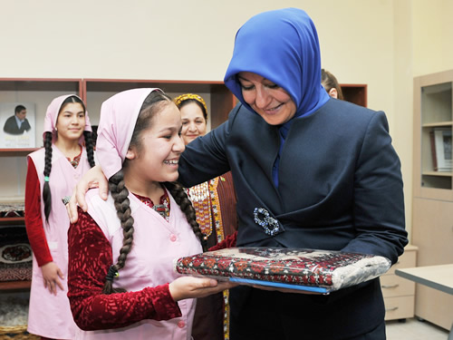 Bayan Gül, Millî Halı Müzesi ile Güzel Sanatlar Müzesi’ni Gezdi